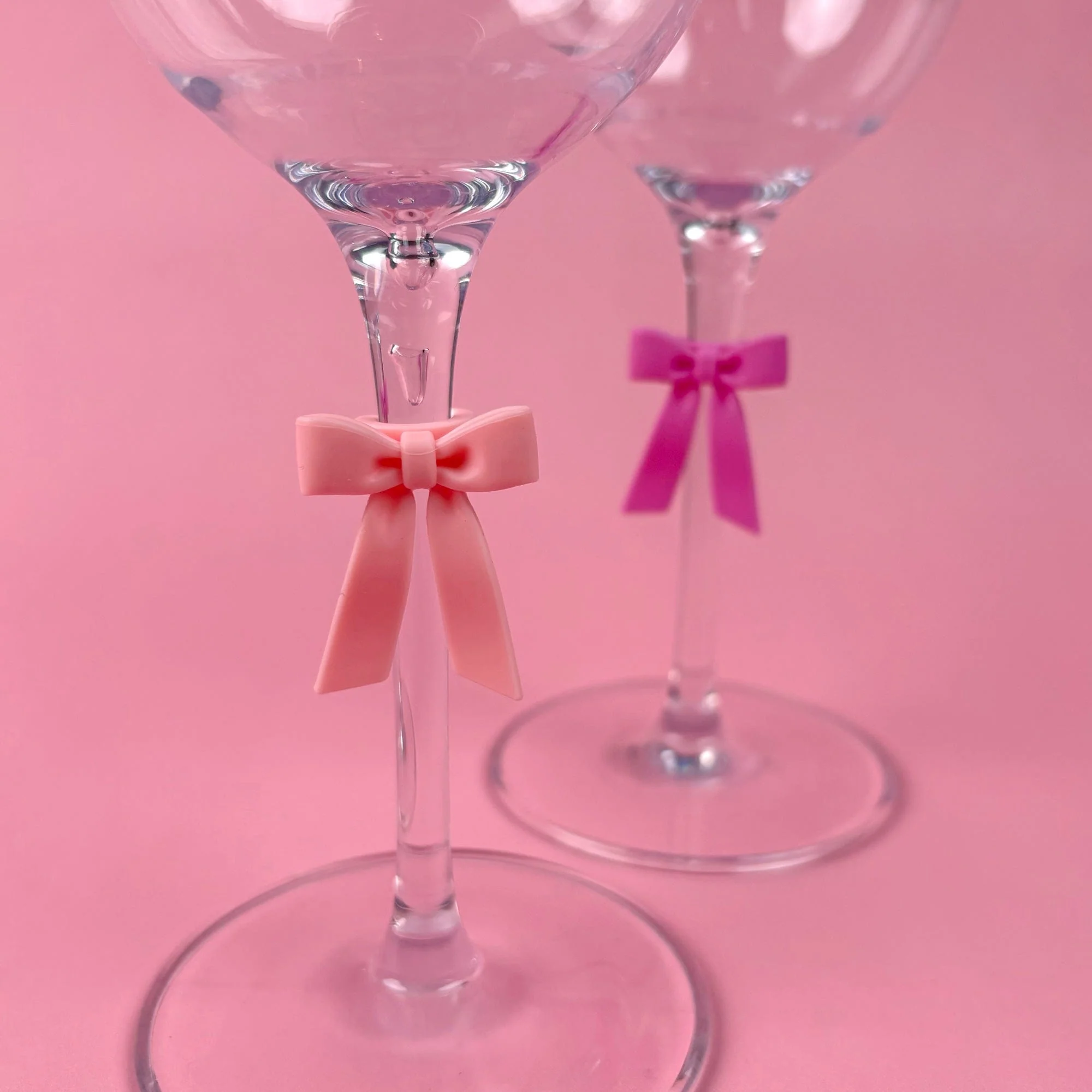 TIE ONE ON - Image 7